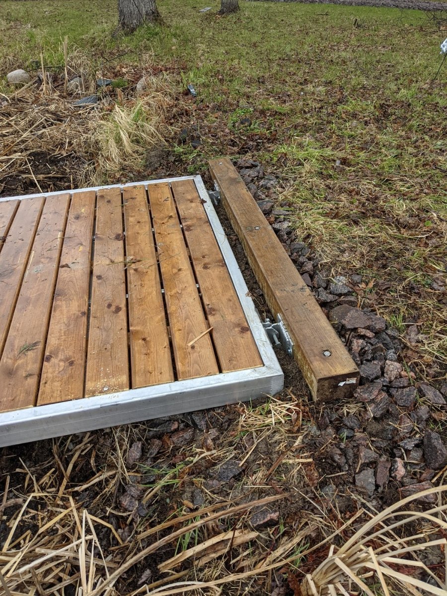 floating docks connect to shore